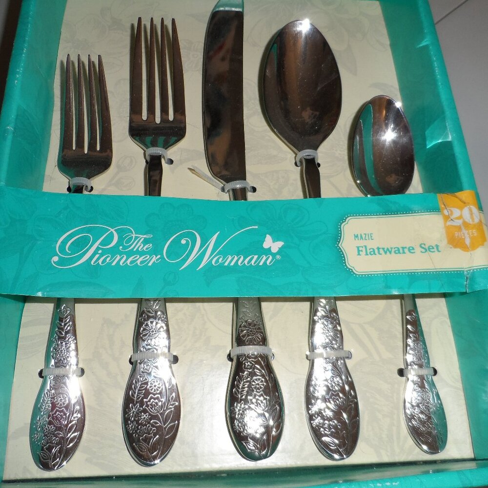 The Pioneer Woman Mazie Flatware Set- 20 pieces-- New in Box--